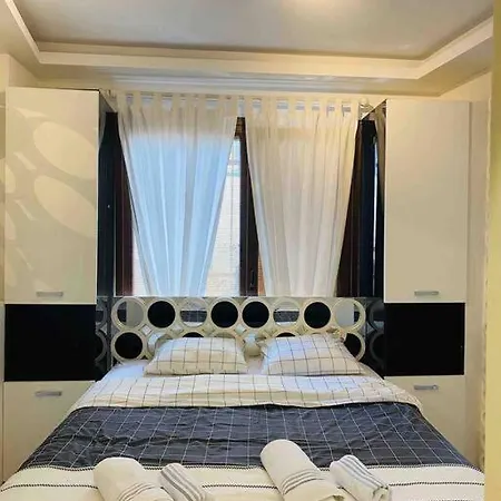 Apartamento Cozy Flat 5 Minutes To Taksim Square At Center Istambul