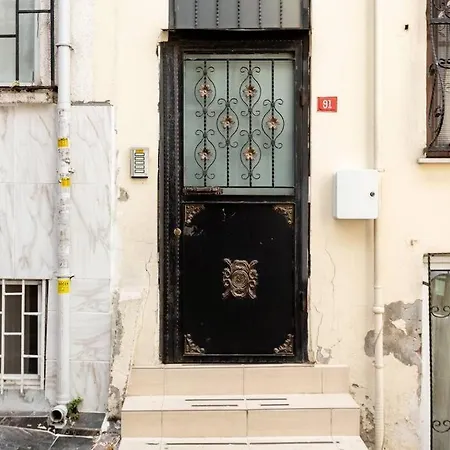 Apartamento Cozy Flat 5 Minutes To Taksim Square At Center Istambul