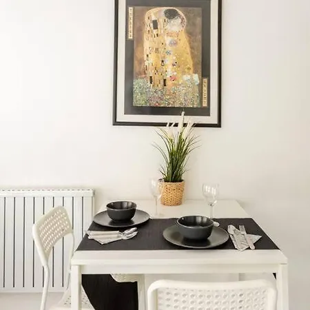 Apartamento Cozy Flat 5 Minutes To Taksim Square At Center Istambul